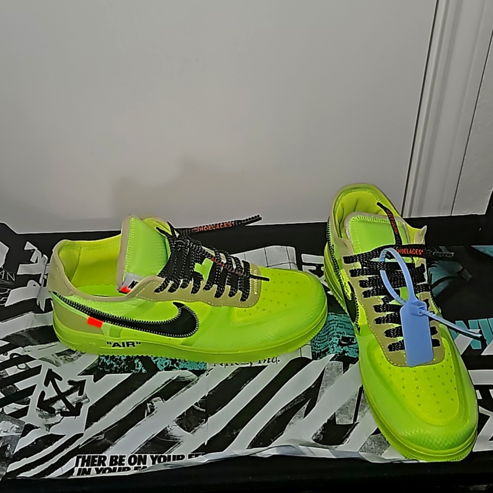 Nike swoosh Air Force 1 low